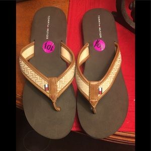 Women's Tommy Hilfiger Size 10 Flip Flops